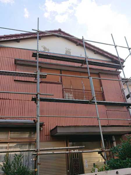 横浜市戸塚区にてトタン波板外壁塗装、下屋の塗装 施工前